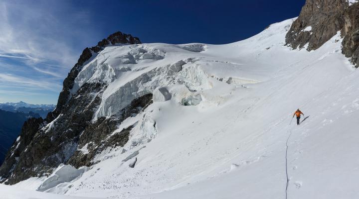 Ambiance fantastique le long des séracs.