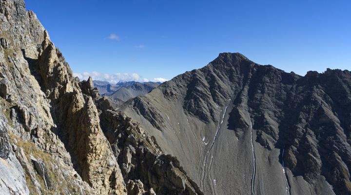 Vue sur le col de la Nova et la pointe de Combe Neuve