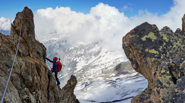 Premier pas d'escalade non obligatoire.