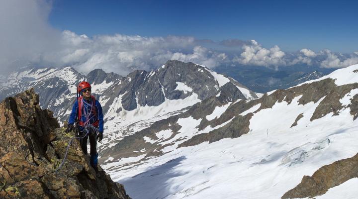 Tout près du sommet.