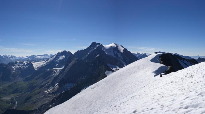 L'arête neigeuse qui mène vers la pointe du Vallonnet