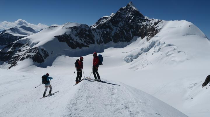 Au sommet de la Pyramide Vincent 4200 m