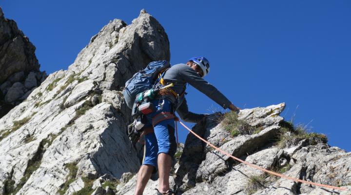 Escalade dans la voie des Cristaux