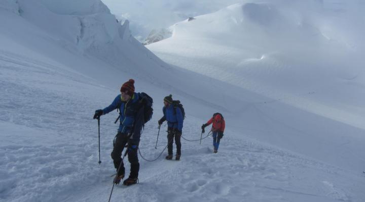 En direction de la Pointe Zumstein et Gnifetti - Massif du Mont Rose
