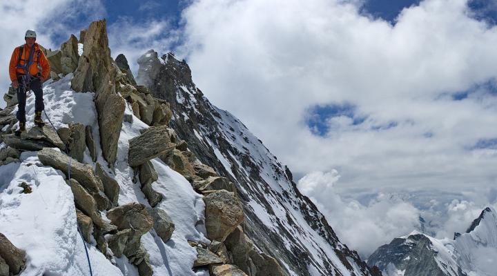 Fin du rocher : le soleil daigne enfin se montrer. Un peu tard...