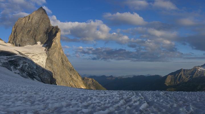 le col de la grande Casse et l'impressionnante arête de l'Epéna