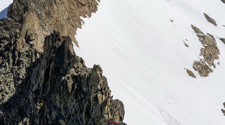 première partie en descente. Plus loin un rappel de 20m peut se désescalader.
