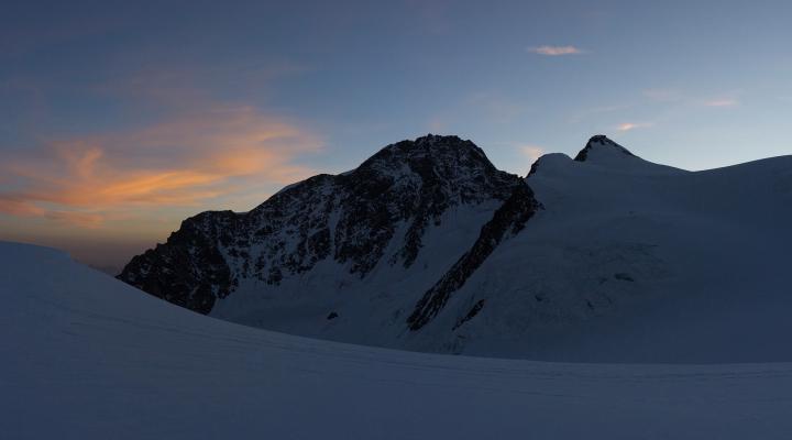 A l'aube, les pointes Zumstein et Dufour
