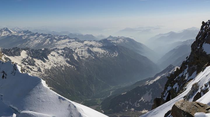 A gauche la très belle Nordend, et au fond la vallée de Macugnaga.