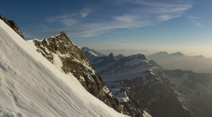 En montant à la pointe Zumstein nous apercevons la Nordend