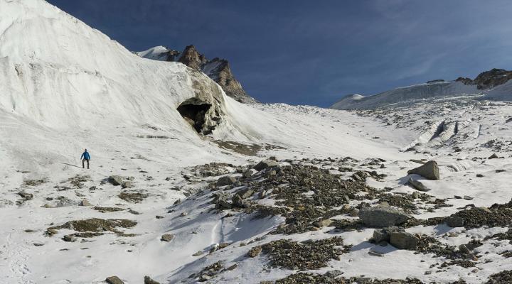 école de cramponnage sur le bas du glacier de Laveciau