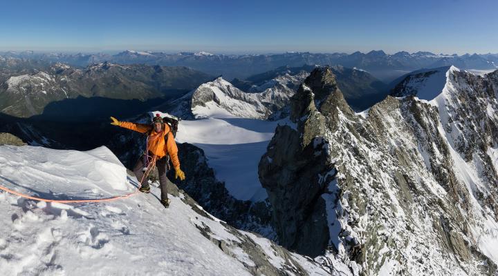 Sommet de la grande dalle enneigée.