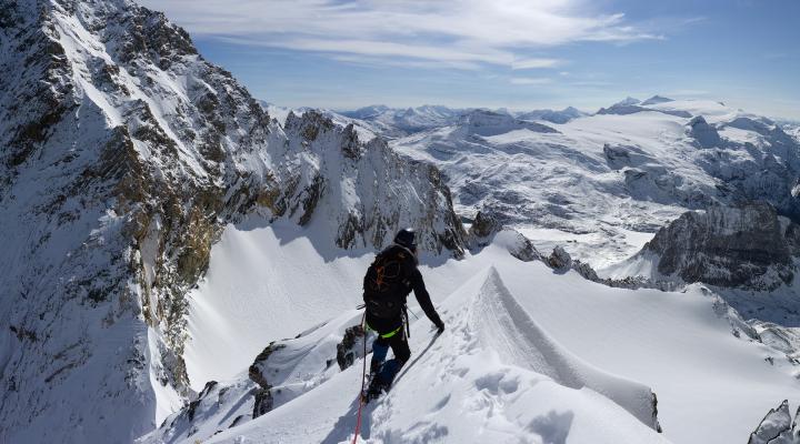 Au dessus du col, la neige recouvre presque tout...