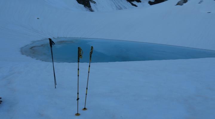 Petit lac au pied du glacier
