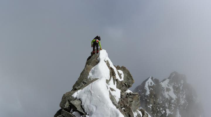jolie petite arête avant la principale difficulté technique de la course, quelques mètres d'escalade qui laissent des souvenirs.