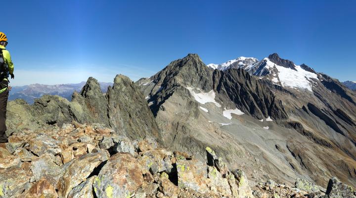 Du sommet de la tête sud vers la nord et le Mont blanc