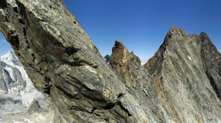Sur les gendarmes de la traversée.