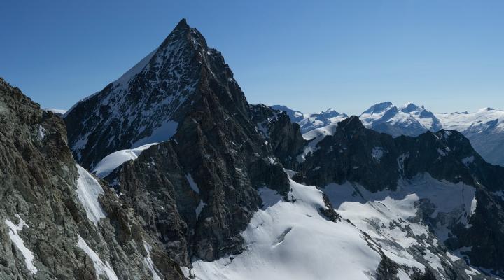 Tout près du sommet, vue sur l'Obergabelhorn tout proche.