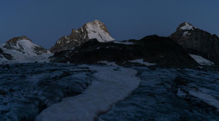 Le jour se lève sur ma banlieue... J'ai froid, c'est pourtant pas l'hiver...