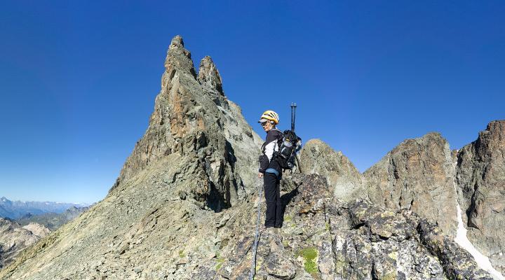 On approche de la grande tour où il nous faudra gravir les dalles Rey.