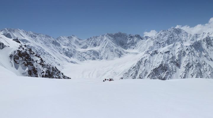 nouveau camp à presque 4000m : vue dégagée et voisinage très calme...