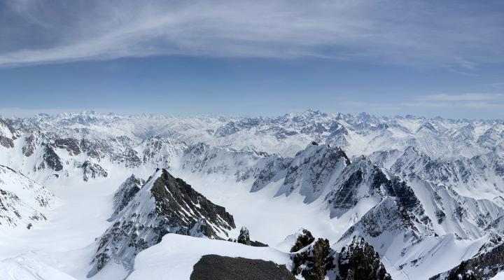 les gros sommets sont à moins de 30km.