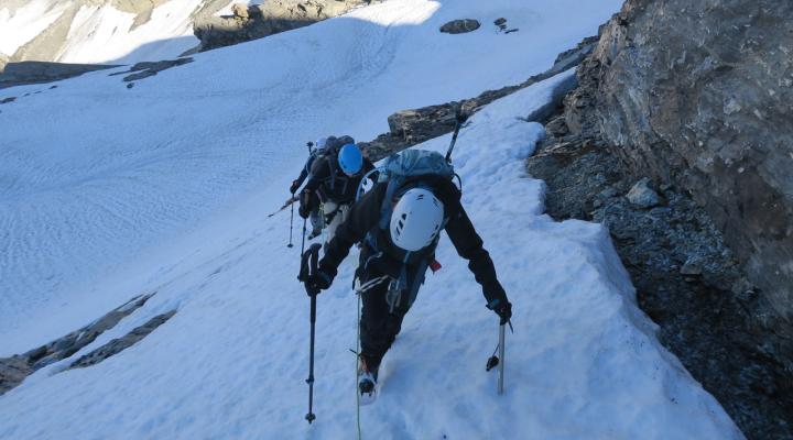 En montant par une variante