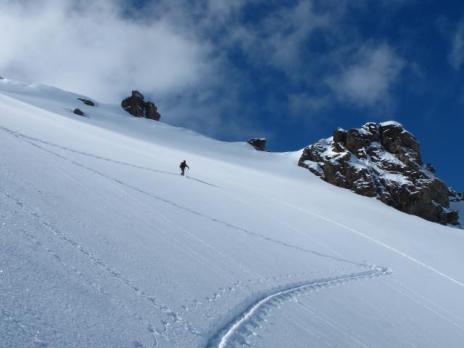 Ski de rando remontée du couloir dans 30 cm de neige poudreuse