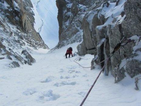 Tour Ronde couloir Gervassutti dans le haut du couloir