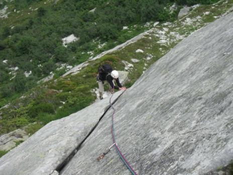 Une belle fissure à la grande falaise de seloge