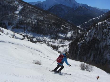Ski de randonnée dans le Queyras descente sur les Roux