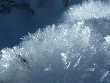 Cristaux de givre de surface.