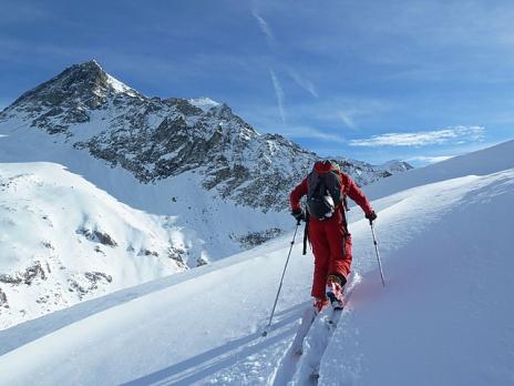 Sous la protection de l'aiguille du st Esprit.