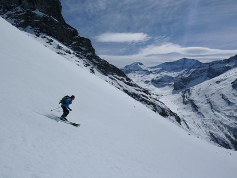 Dans la longue descente versant sud.