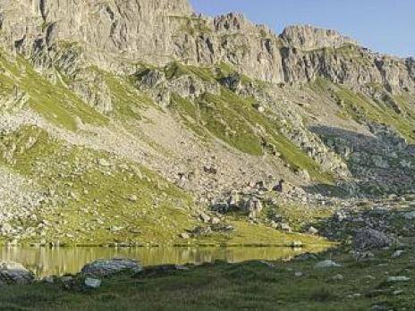 Approche le long du lac de Portette
