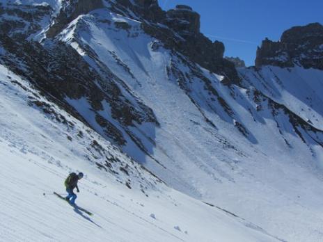 Ski de randonnée dans le Beaufortain avec vue sur la Brêche de Parozan