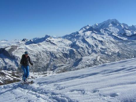 Ski de randonnée dans le Beaufortain avec vue sur le Mont Blanc
