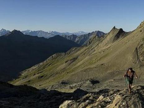 Approche au petit jour depuis la vallée des Glaciers