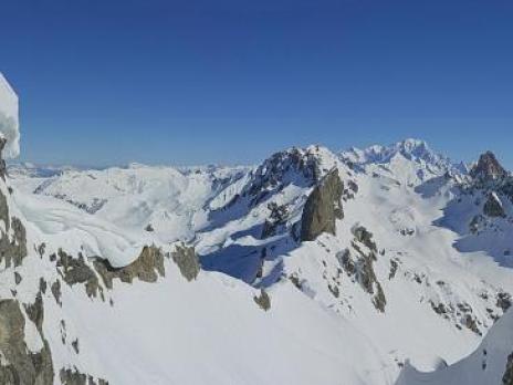 couloir nord du roc de la Charbonnière et les énormes corniches qui le dominent.
