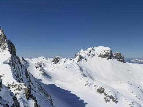 Col de la Nova, face nord et vue sur la Nova et la brèche de Parozan.