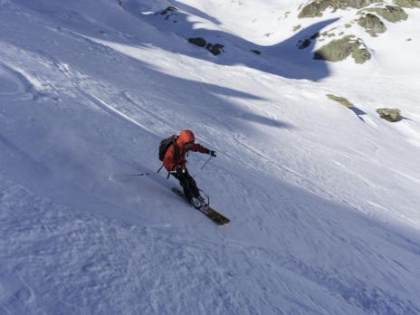 Petite poudreuse très agréable au dessus du lac du Petit.