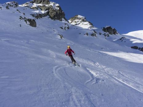 Petite poudreuse très agréable au dessus du lac du Petit.