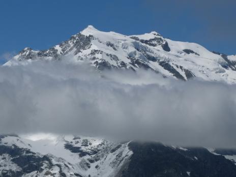 Le dôme de la Sache et une belle ceinture de nuage