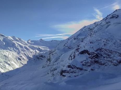Vue sur la descente du glacier depuis le lago di Vuert.