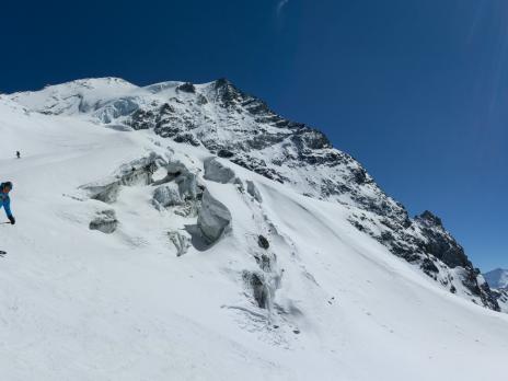 Au milieu des crevasses, sous le mont Pourri.