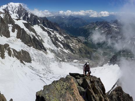 Tout près du sommet.