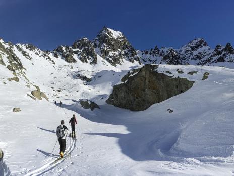 L'entrée du cirque final, sous le doigt d'Assaly, le grand et le petit Assaly et le col entre les deux.