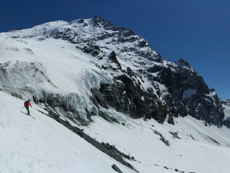 Panorama haute montagne dans la partie basse du glacier du Geay.
