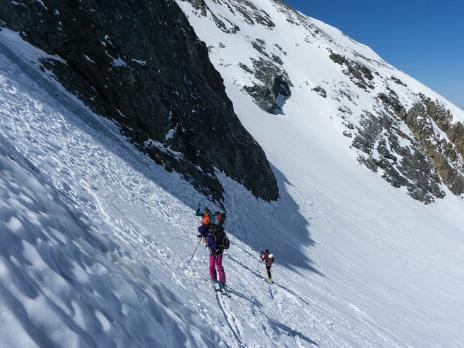 Très peu de neige  : la glace apparait...