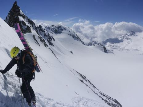 Montée dans le couloir à la Pointe de Péclet